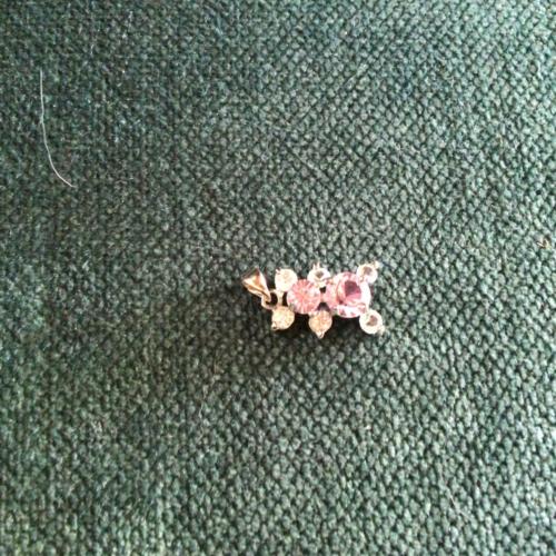 Item 11 - Pendant minus chain